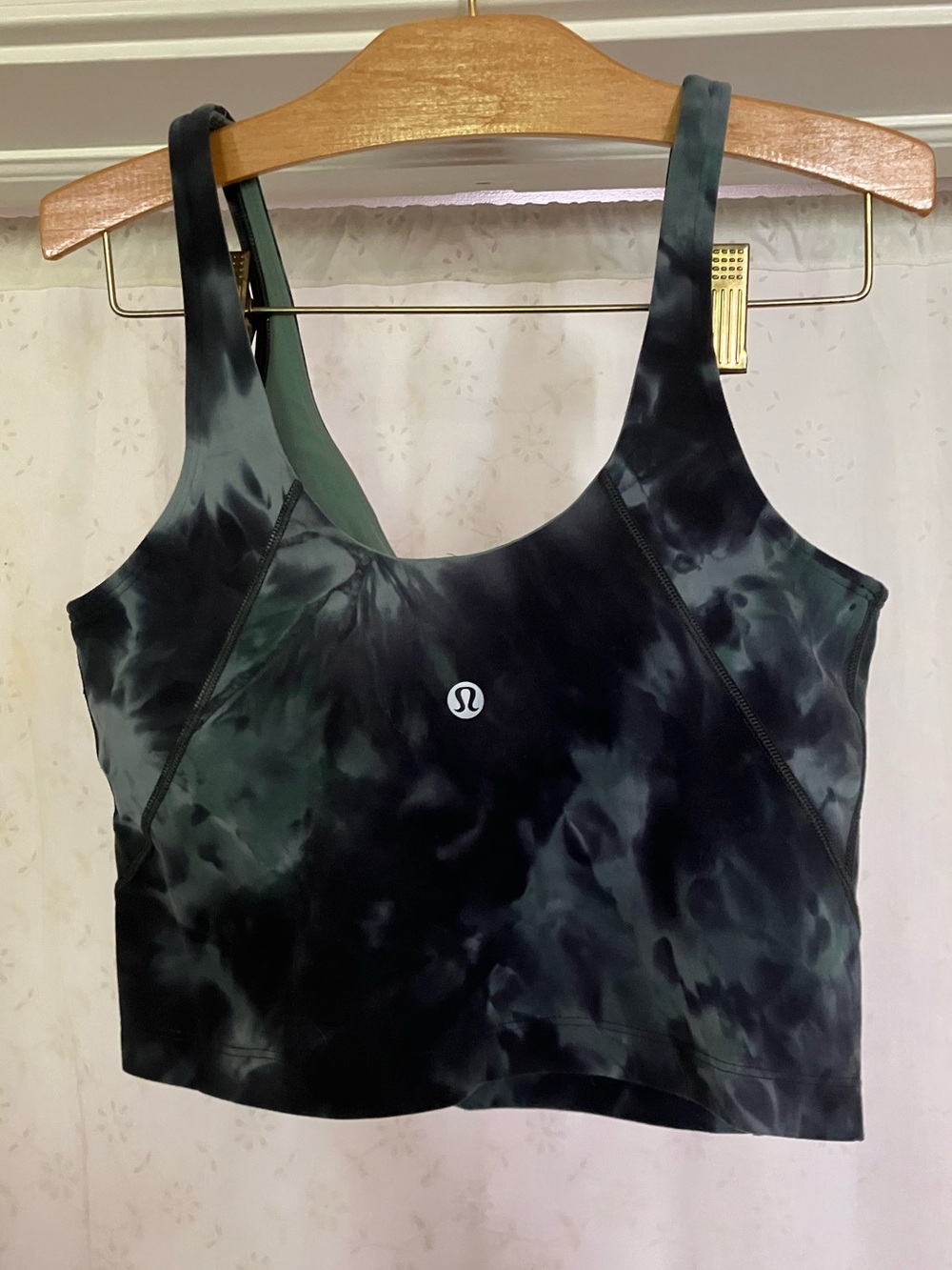 Lululemon size 6 tie dye bra top black & aqua